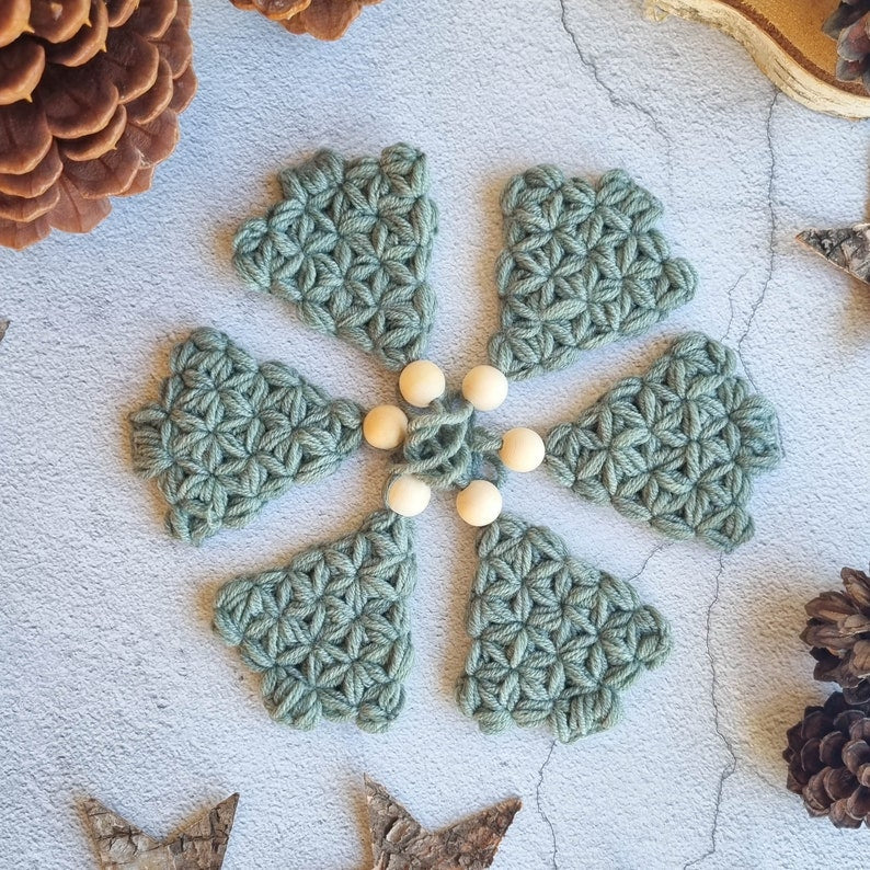 Christmas Tree Ornament - Crochet Pattern