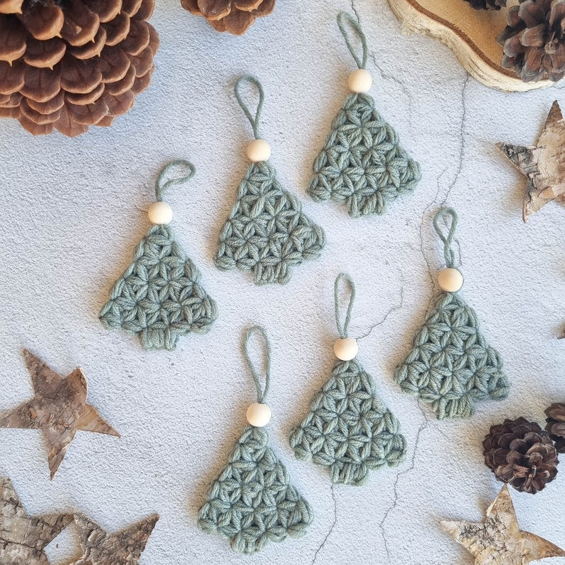 Christmas Tree Ornament - Crochet Pattern